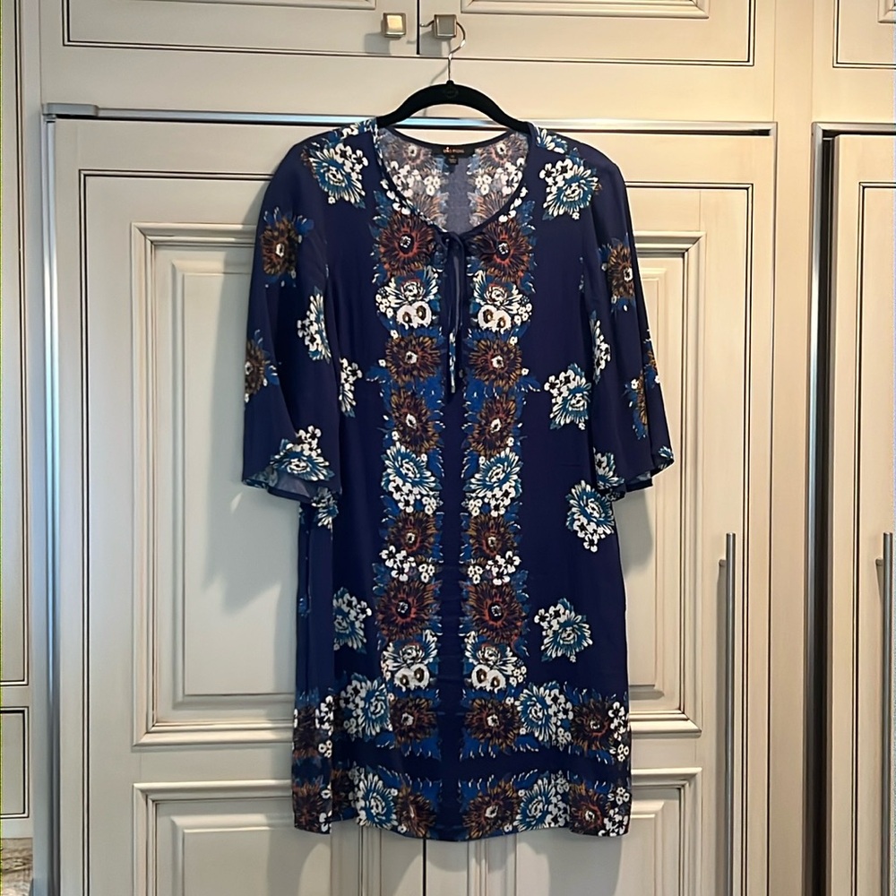 Ella Moss blue floral flair sleeve above the knee length shift dress